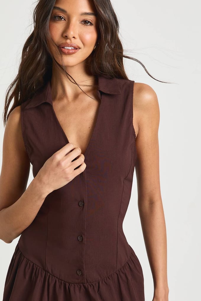 boohoo Dames Bengaline Doorknoop Jurk met Ruches Zoom | Chocoladebruin | Maat: 44