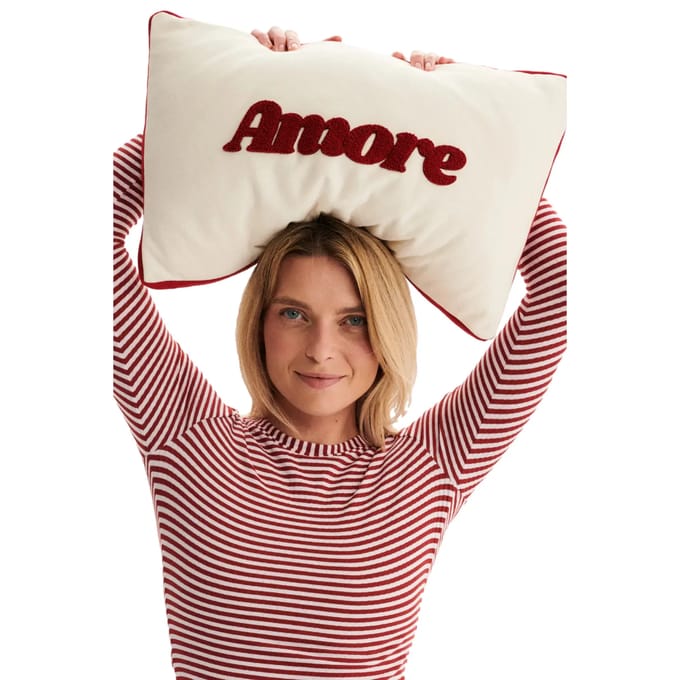 Kussen vrouw She is Sunday Amore