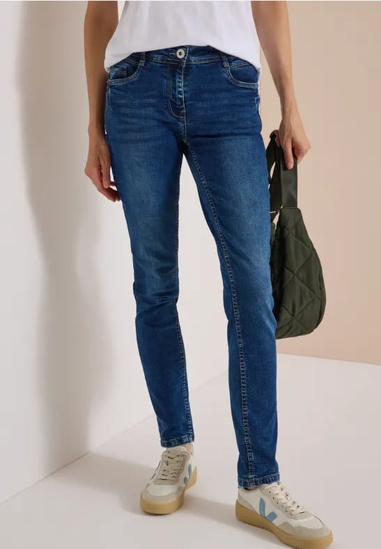 Mid waist slim leg jeans in een casual fit