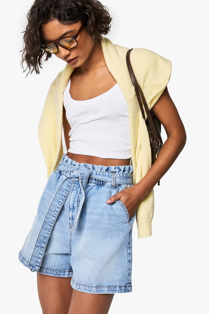 boohoo Dames Denimshort met hoge paperbagtaille | Licht Gebleekt | Maat: 40