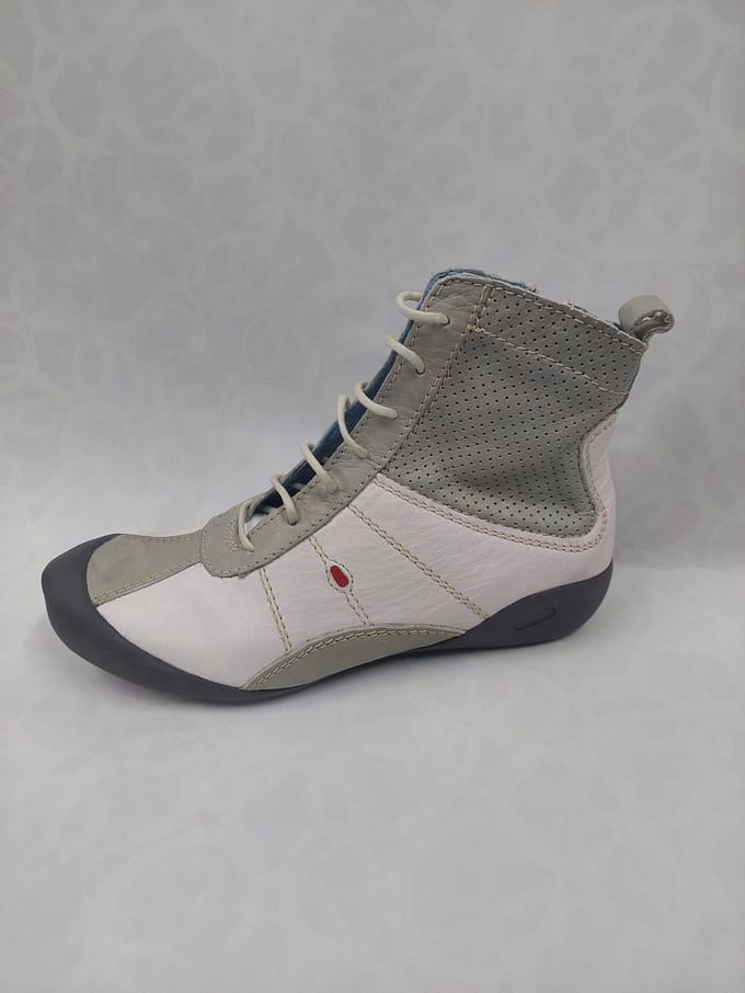 WOLKY 1453 / Smash / halfhoge veterboot metveters / offwit / maat 40
