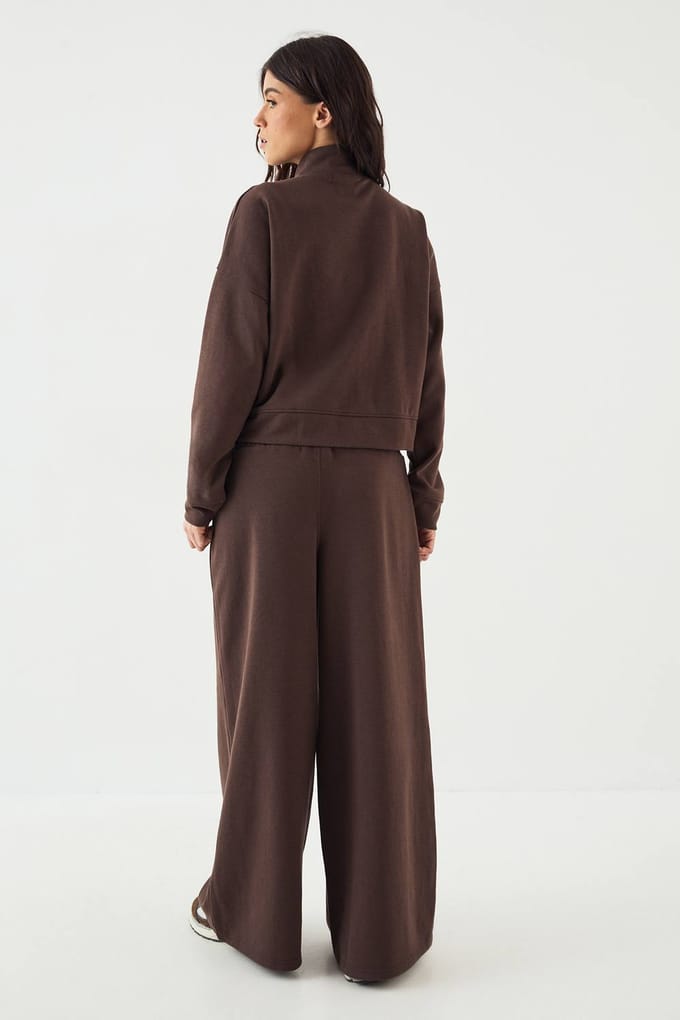 Dames DSGN Studio Diepe Tailleband Wijde Pijpen Jogger | Dark Chocolate | Maat: Medium