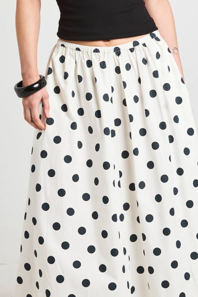 boohoo Dames Petite Maxi Rok Met Stippenprint En Volumineus Poplin | Wit | Maat: 36