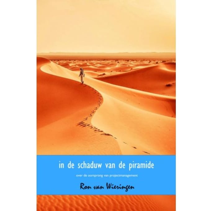 In De Schaduw Van De Piramide - Ron van Wieringen
