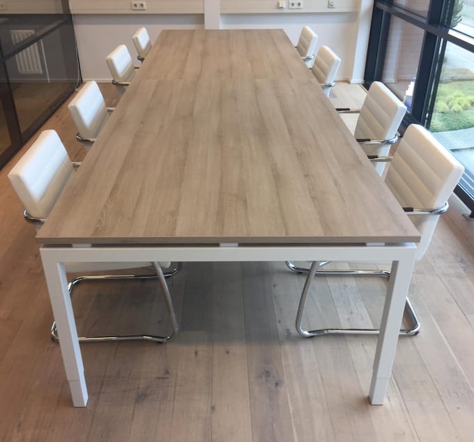 Bureautafel of vergadertafel Kubus 380x120cm bladkleur Wit framekleur Wit (RAL9010)