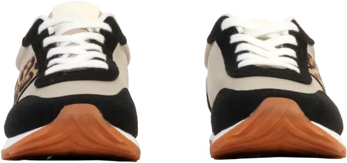 Sneakers met veters
