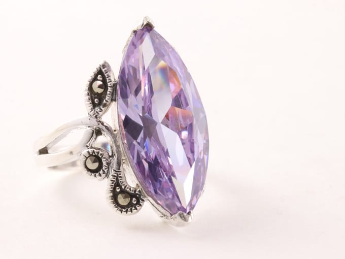 Zware zilveren ring met amethist en marcasiet - maat 18