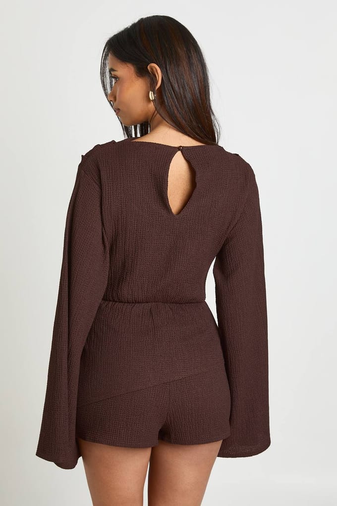 boohoo Dames Gestructureerde Playsuit Met Slash Hals En Getailleerde Taille | Chocoladebruin | Maat: 42