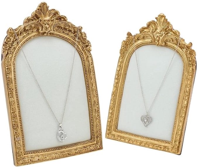 Vintage Sieraden Organizator met Gouden Kettingen