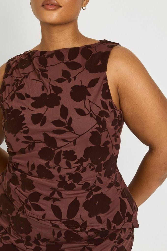 boohoo Dames Plus Devore Mouwloze Top | Brown | Maat: 16