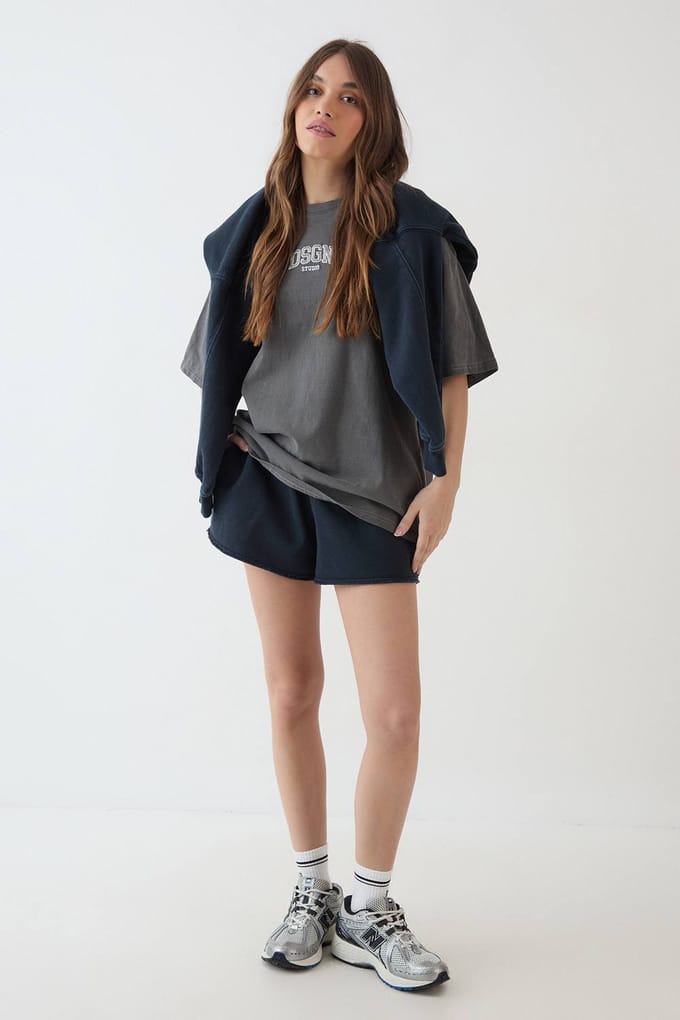 Dames Dsgn Studio Geborduurd Overgeverfd Oversized T-shirt | Charcoal | Maat: Small