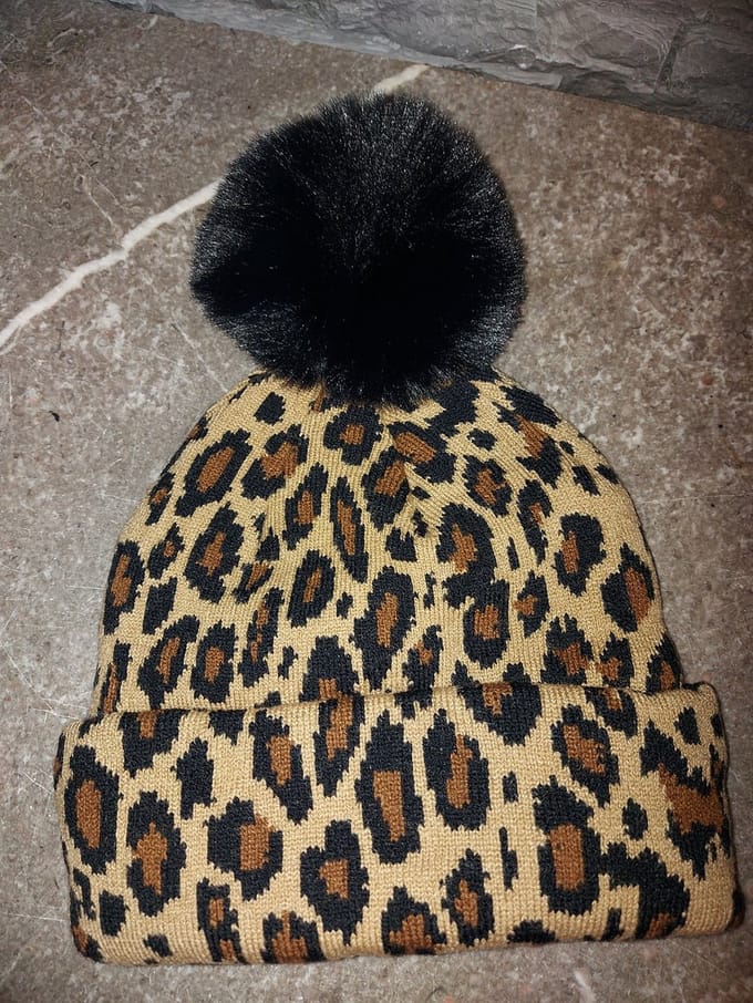 Muts luipaard met pompom, kindermuts met pompom, luipaard print muts