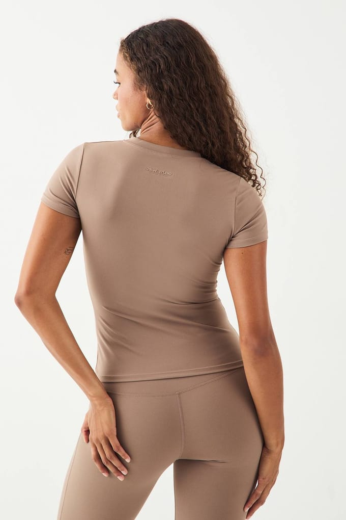 Dames DSGN Studio Ultra Sculpt Korte Mouw Top | Taupe | Maat: Large
