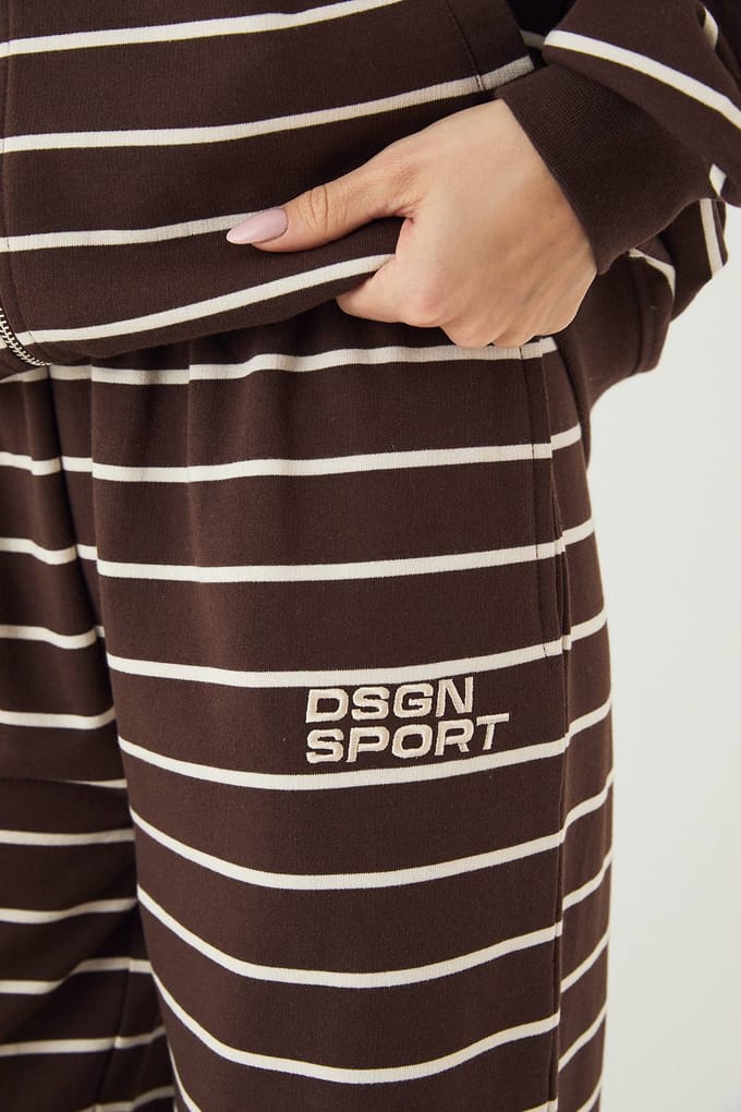 Dames DSGN Studio Gestreepte Rechte Pijp Jogger | Dark Chocolate | Maat: XS