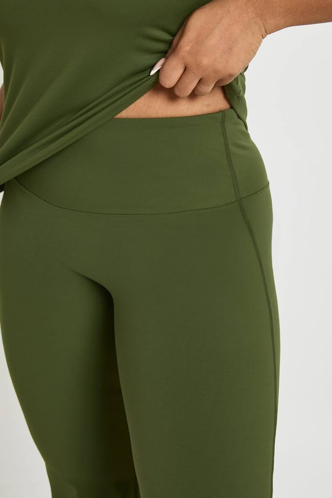 boohoo Dames Plus Super Zachte Hoge Taille Uitlopende Legging | Dark Olive | Maat: 20