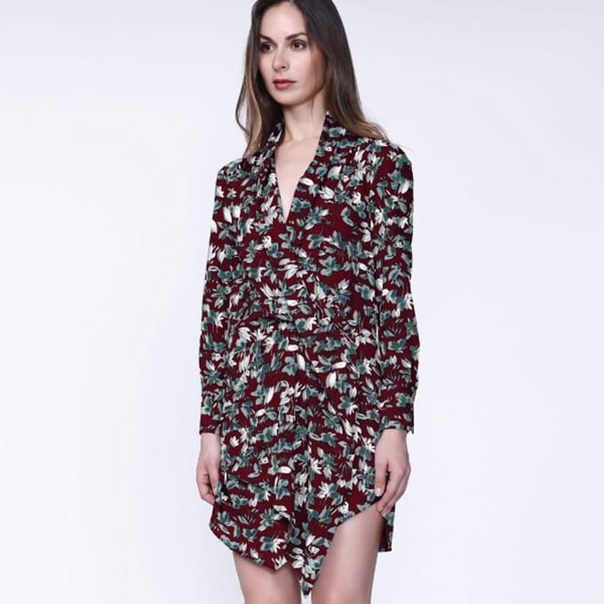 Kort drape -effectjurk met bladafdruk