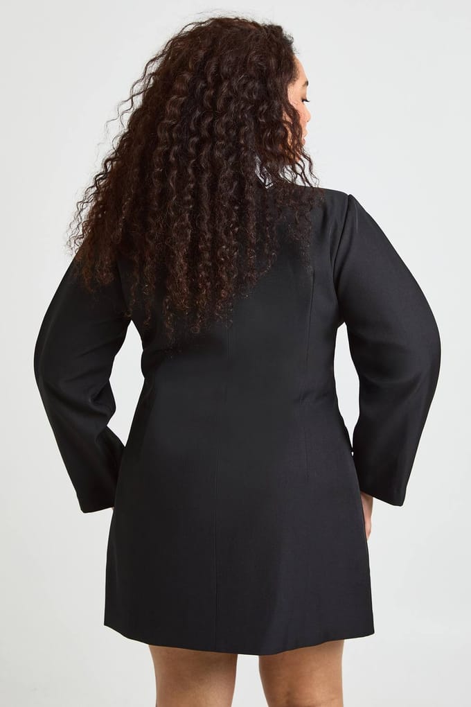 boohoo Dames Plus Naaddetail Ballonmouw Mini Jurk | Zwart | Maat: 48