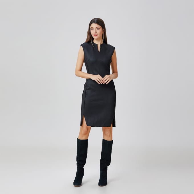 Getailleerde jurk met V-hals