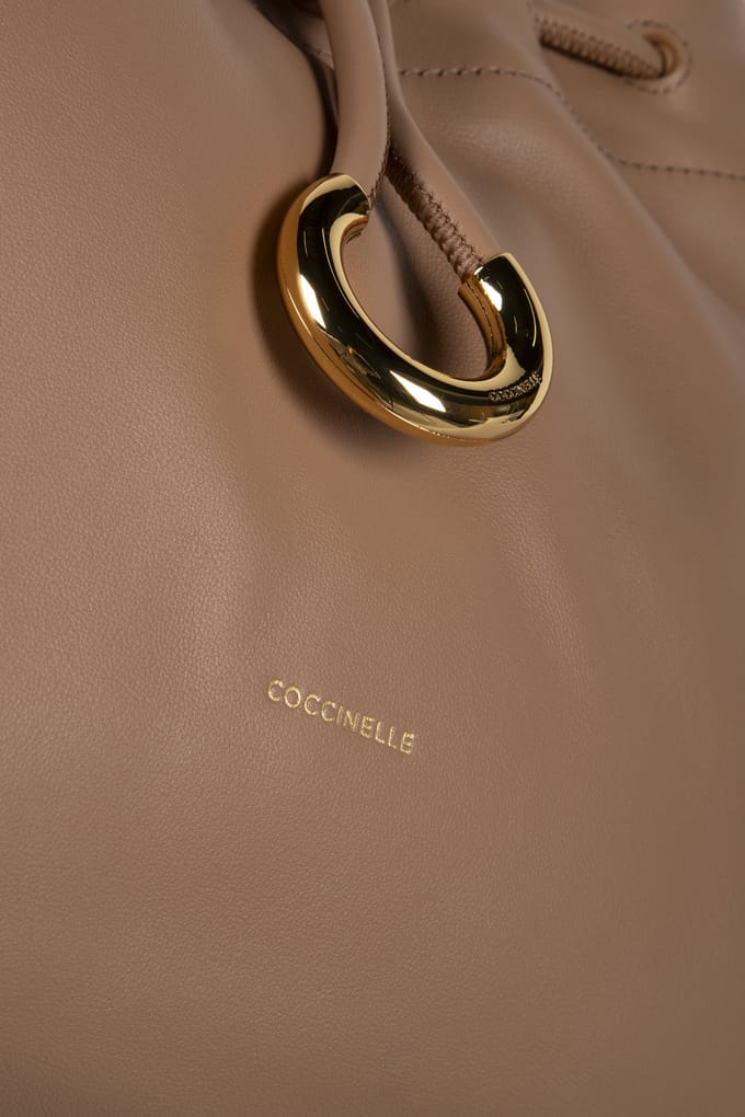 Coccinelle Leather Large Shoulder Bag In Beige Taglia: OS | Pochette Outlet | Donna | Marrone