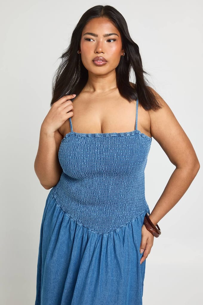 boohoo Dames Plus Chambray Gesmockte Midaxi Skater Jurk | Medium Gebleekt | Maat: 44