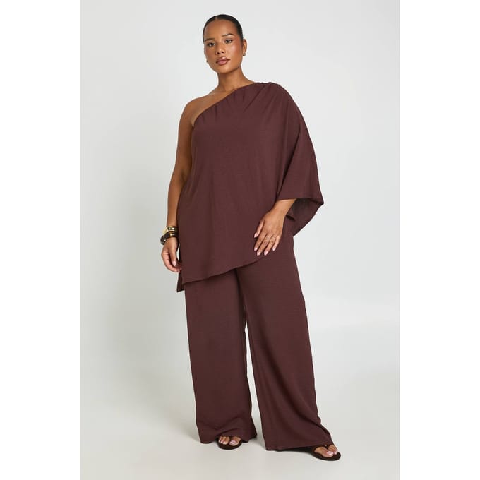 boohoo Dames Plus Size Cape Top Met Éen Schouder & Wijde Broek Co-ord Set | Chocoladebruin | Maat: 46