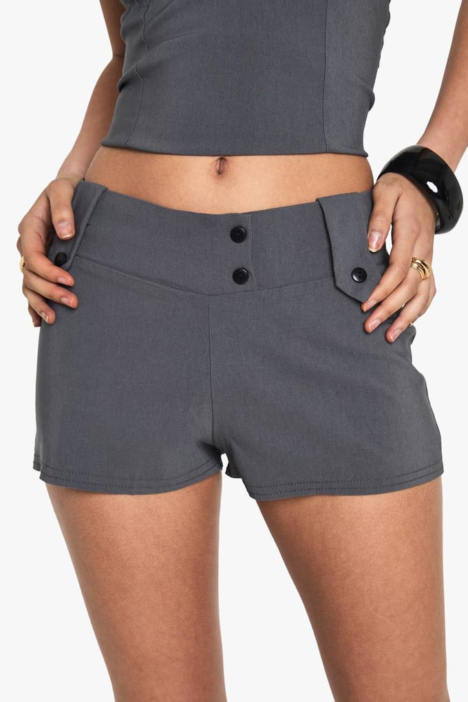 boohoo Dames Bengaline short met knoopdetail | Charcoal | Maat: 14