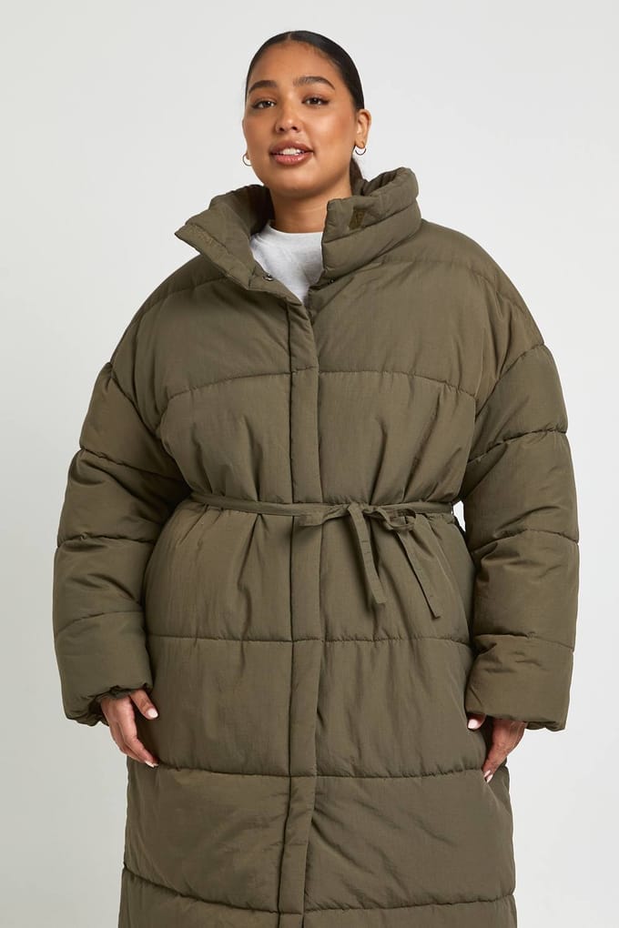 boohoo Dames Plus Pufferjas met band op taille | Khaki | Maat: 16