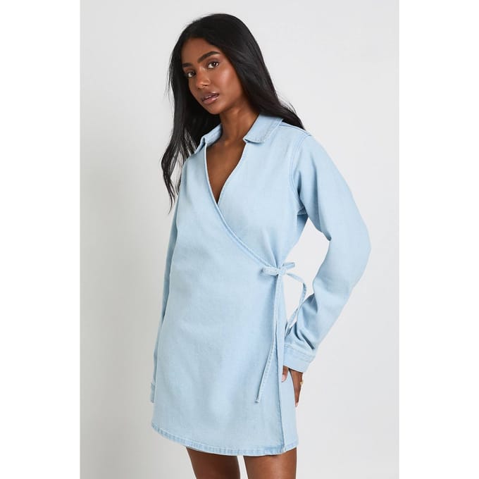 boohoo Dames Denim Wikkel Jurk | Gebleekt | Maat: 44