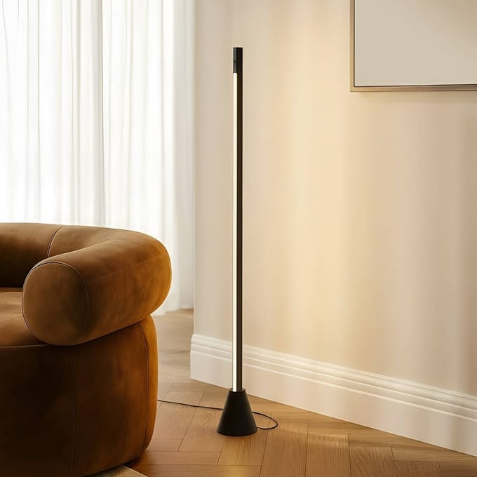 Lucande LED vloerlamp Linija, zwart, hoogte 110 cm, sensor