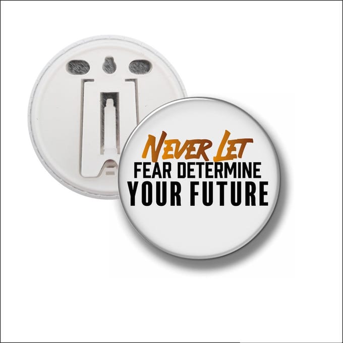 Button Met Clip 58 MM - Never Let Fear Determine Your Future