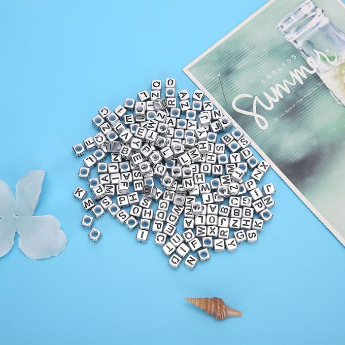 500 stuks Acrylkralen Vierkant DIY Handgemaakte Kralen Accessoires Engels Alfabet 6mm(Zilver ) goud