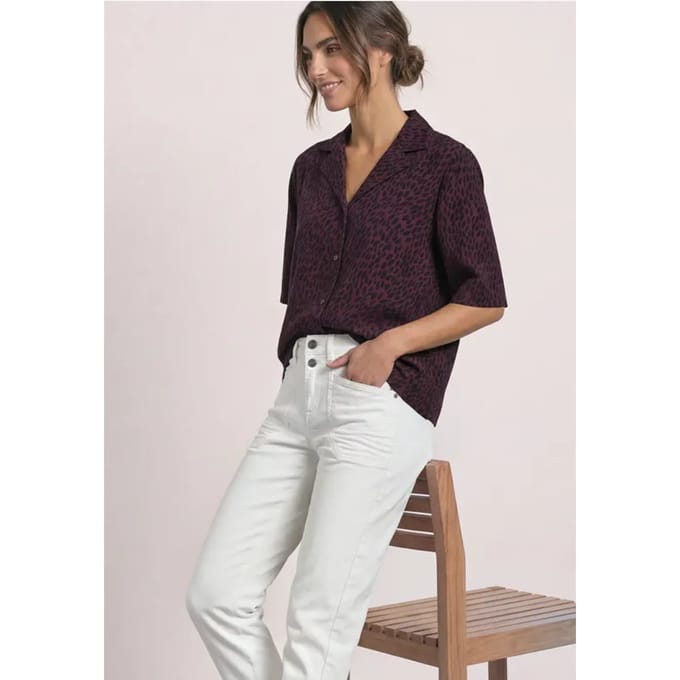 Blouse met korte mouwen en een bowlingkraag