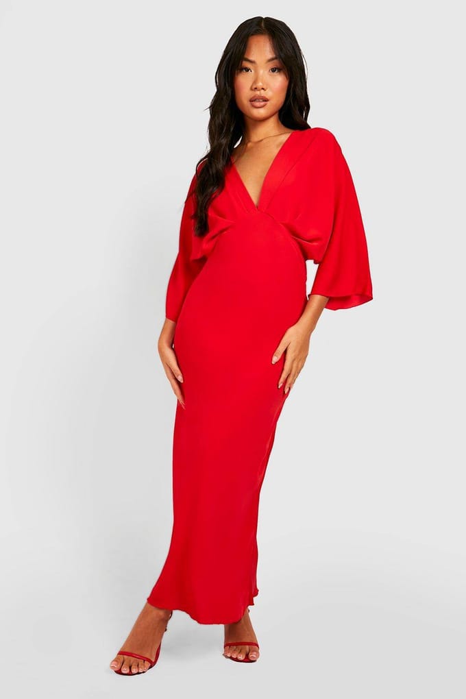 boohoo Dames Petite Schuine Snit Maxi Jurk met Engelenmouwen | Rood | Maat: 42