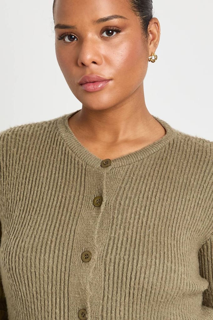 boohoo Dames Plus ingesnoerde met knoopsluiting zachte cardigan | Khaki | Maat: 20-22