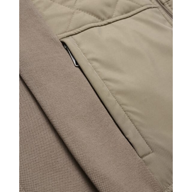 Campbell Aston vest