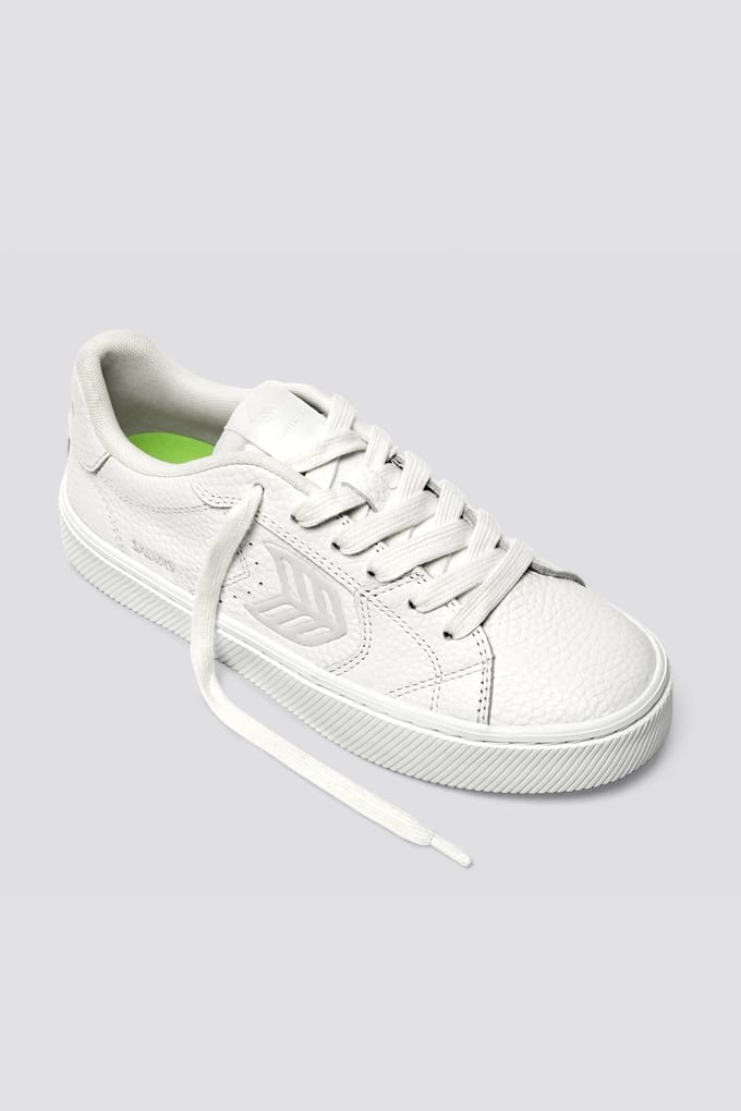 Cariuma Salvas Pebbled Leather White Ice Logo Taglia: 43 | Sneakers Outlet | Unisex | Bianco