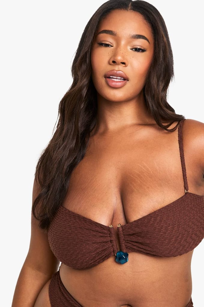 boohoo Dames Plus Crinkle Top met edelsteenaccenten en bandeautop | Chocoladebruin | Maat: 52