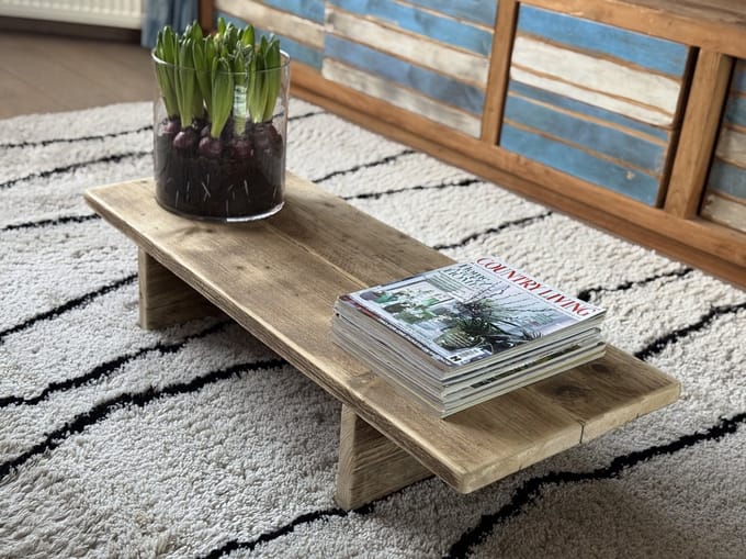 Lage Japanse koffietafel / salontafel behandeld met transparante beits.