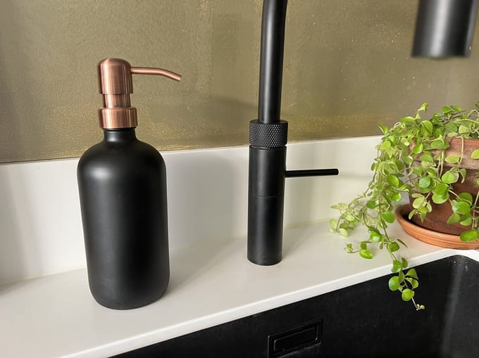 BBBLS® Design Dispenser "Blanco" | Zwart Glas | 500ml | RVS / Metaal Pomp Koper | Zeeppomp | Zeepdispenser | Zeephouder