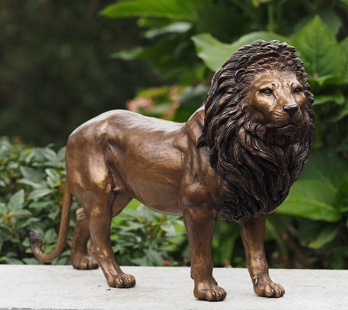 Leeuw - Bronzen beeld - 42 x 12 x 26 cm