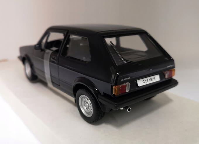 Bburago 1:24 VW Golf MK1 GTI 1979 Zwart Metaal Modelauto