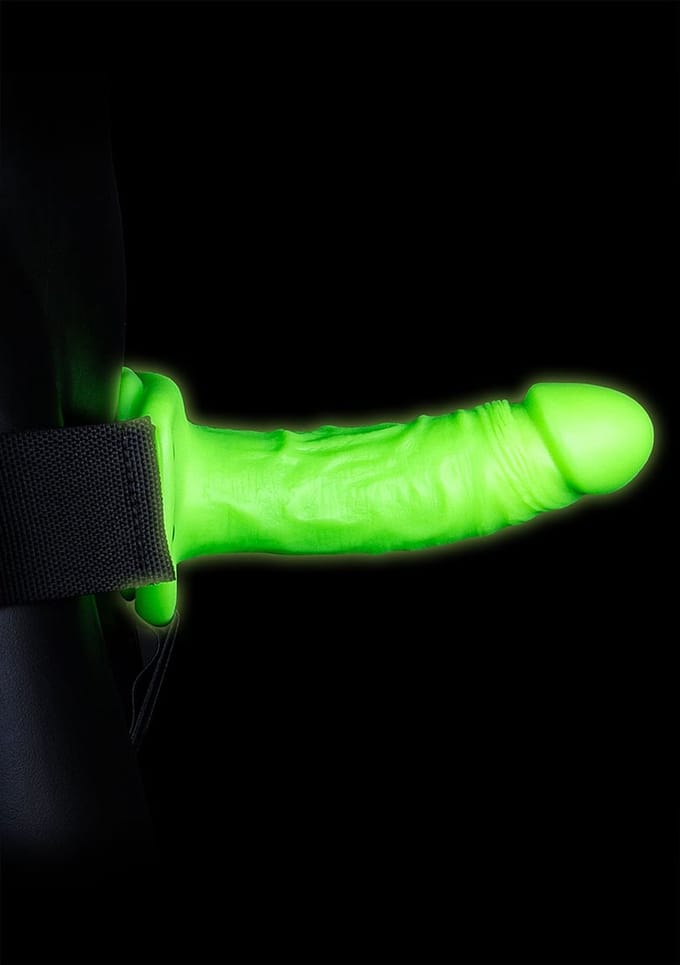 Ouch! by Shots Realistische Strap-On Harnas - Glow in the Dark - 7 / 18 cm - Groen
