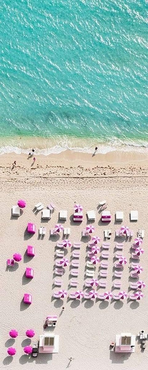 Fotobehang - Pink Umbrella 100x250cm - Vliesbehang
