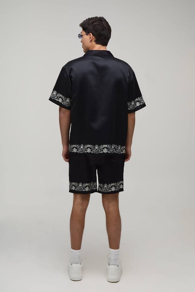 Oversized Shirt Met Korte Mouwen En Short Set Met Satijn En Bloemige Randprint | Black | Size Medium