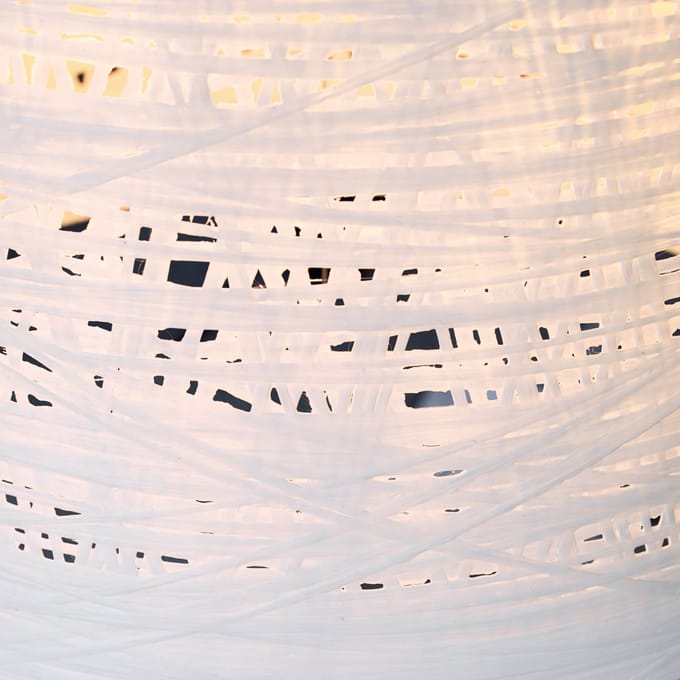 Karman Black Out - witte hanglamp, 35 cm