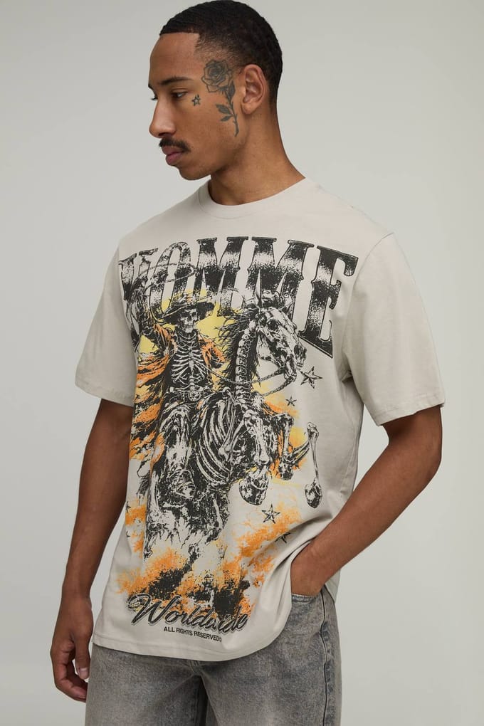 Steenkleurig Oversized Gothic Western T-shirt Met Grootschalige Print | Stone | Size Large