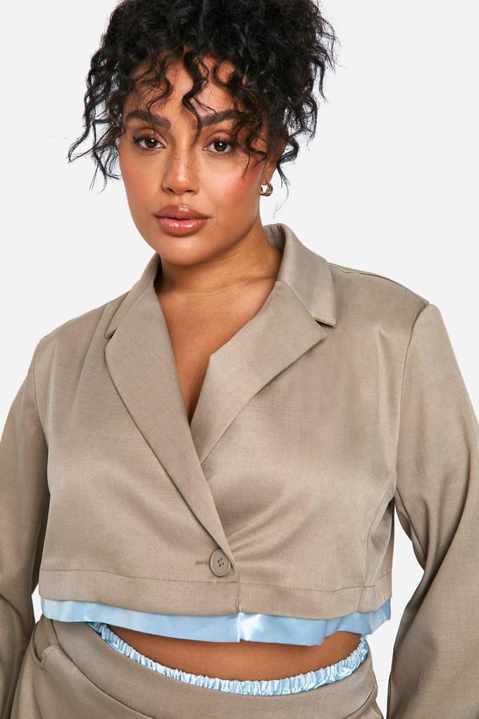 boohoo Dames Plus Satin Raw Hem Blazer | Steen | Maat: 54