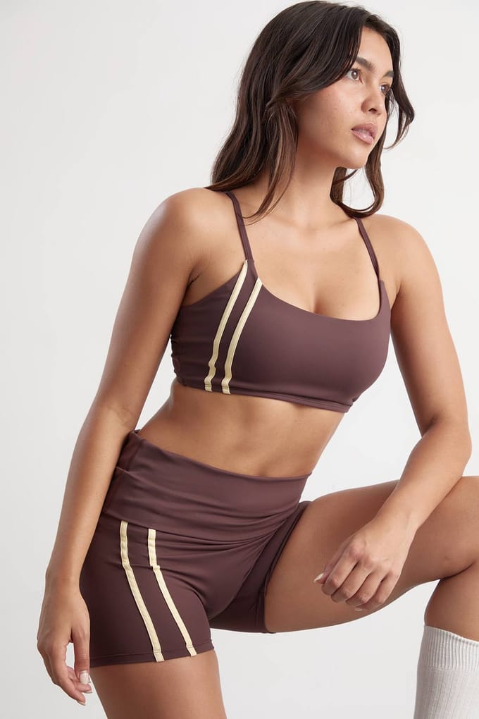 Dames Dsgn Studio Sculpt Mini Short Met Zijstreep En Omvouwbare Tailleband | Chocoladebruin | Maat: Large