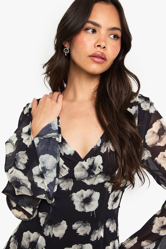 boohoo Dames Bloemen Chiffon Diep Uitgesneden Mini Jurk | Black | Maat: 8