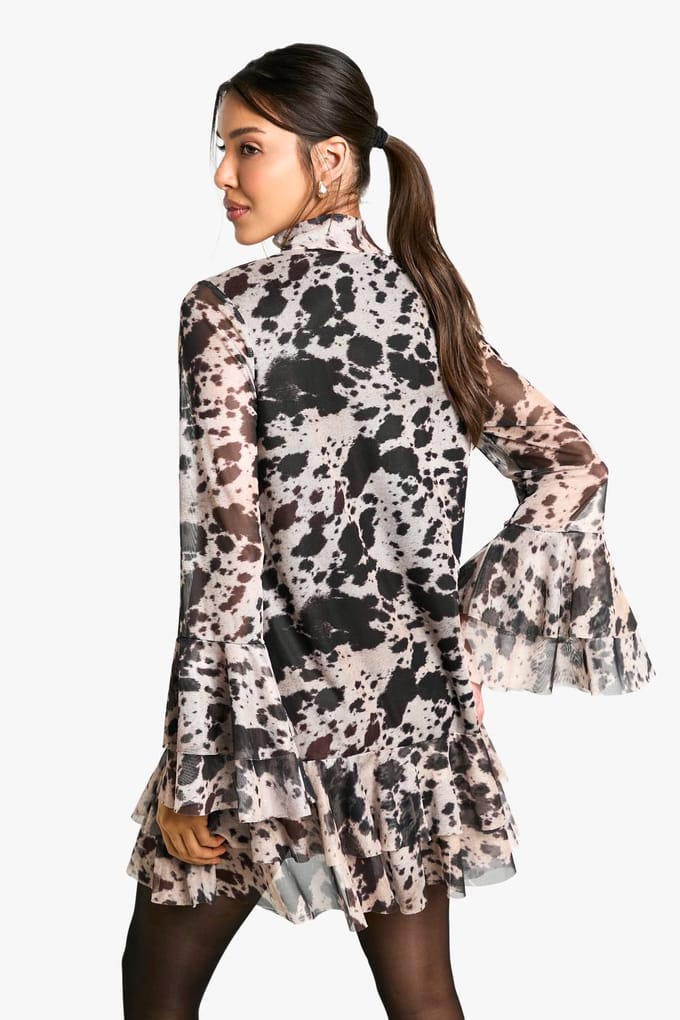 boohoo Dames Koeienprint Mesh Ruffle Mini Jurk | Maat: 8